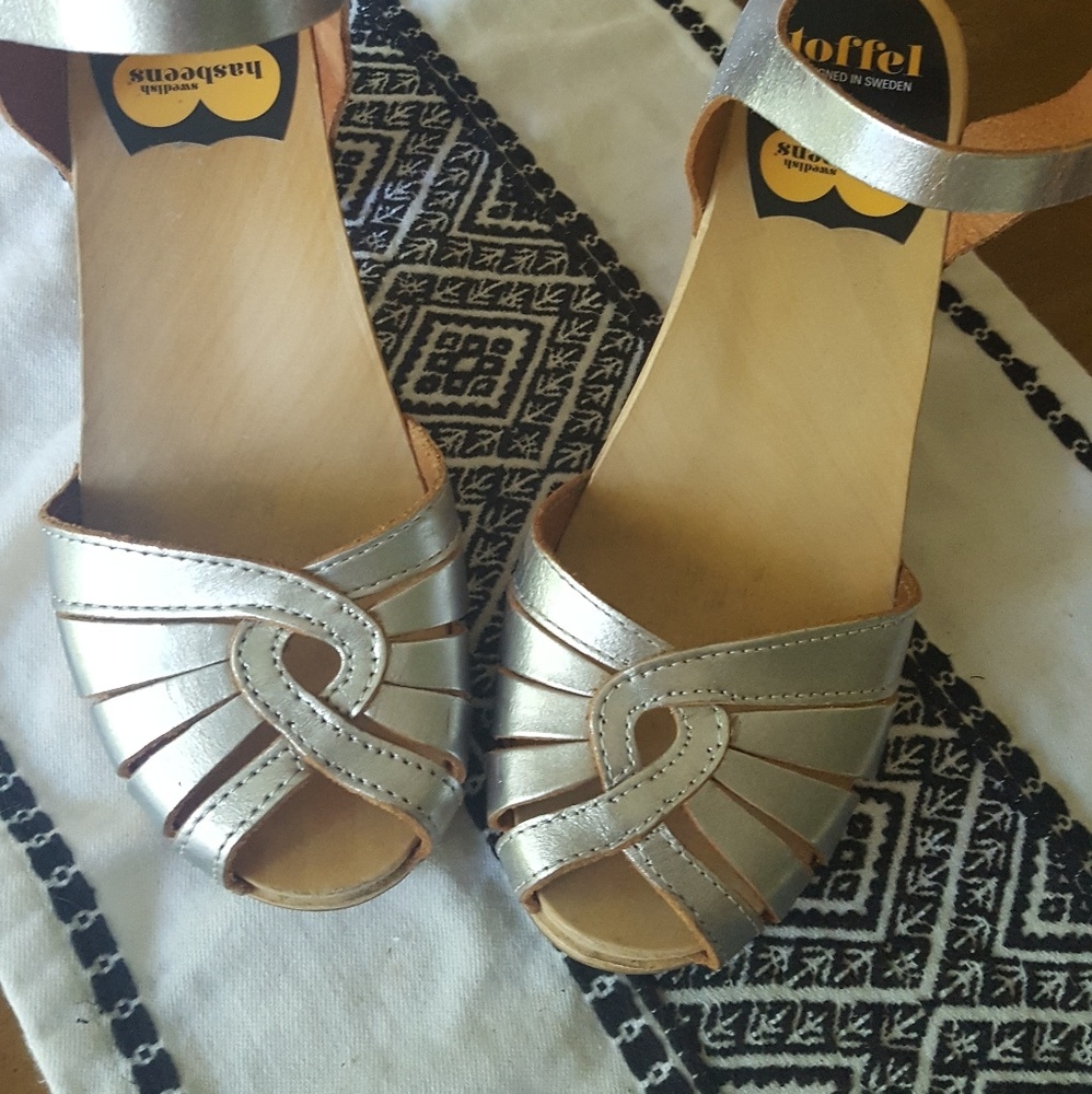 Silver Swedish Hasbeen Clogs size 8.5 euc 39